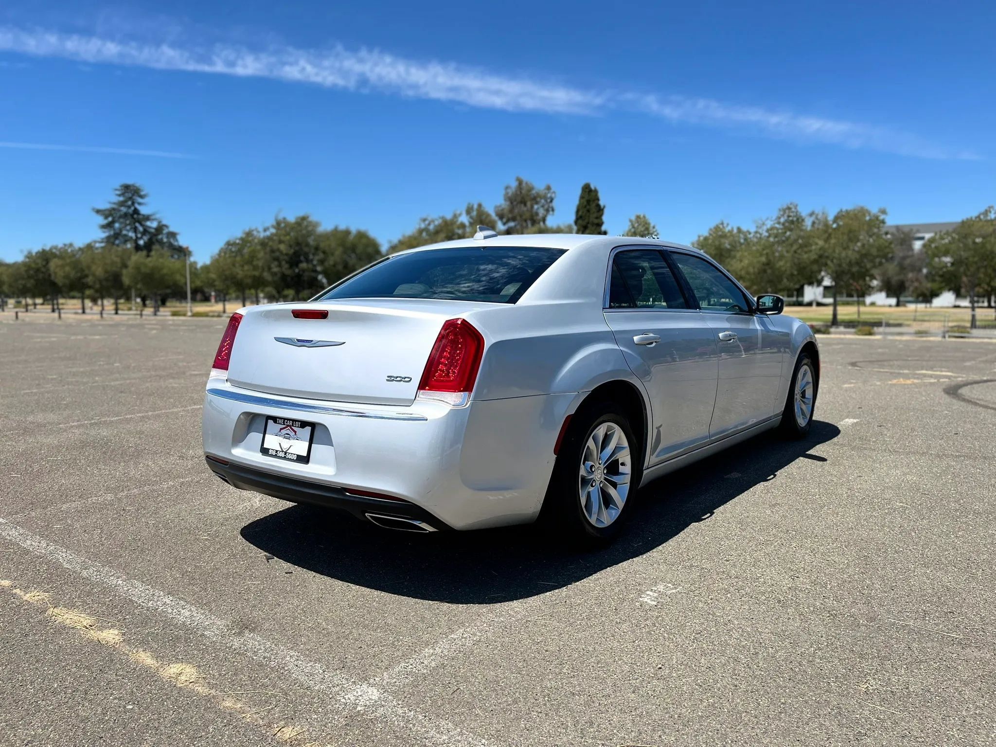 Used 2019 Chrysler 300 Touring RWD image 5