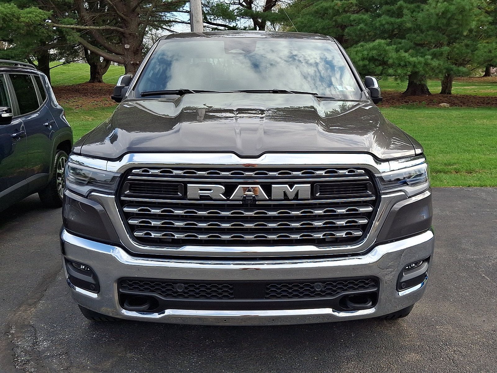 Used 2025 RAM 1500 Limited AWD/4WD image 2