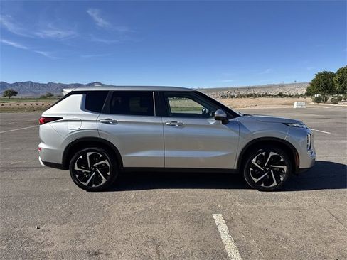 Used 2024 Mitsubishi Outlander SE Black Edition image 4