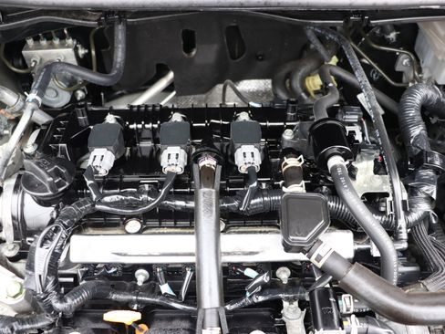 Used 2024 Nissan Versa SR image 42