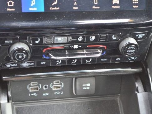 Used 2023 Jeep Grand Cherokee Limited w/ Luxury Tech Group II AWD/4WD image 30