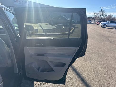 Used 2021 Volkswagen Atlas SE w/ Panoramic Sunroof Package image 19