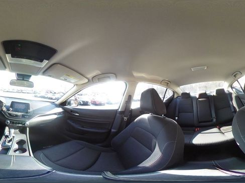 Used 2025 Nissan Altima 2.5 SV image 36