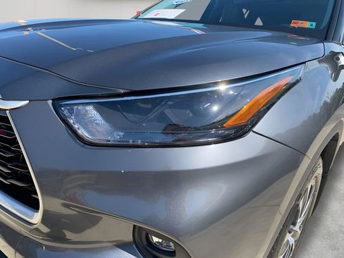 Used 2023 Toyota Highlander XLE image 29