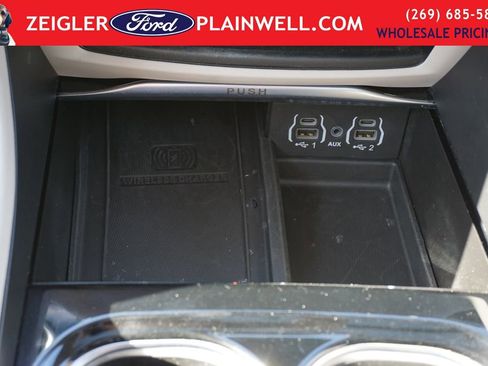 Used 2024 Chrysler Pacifica Limited FWD image 27