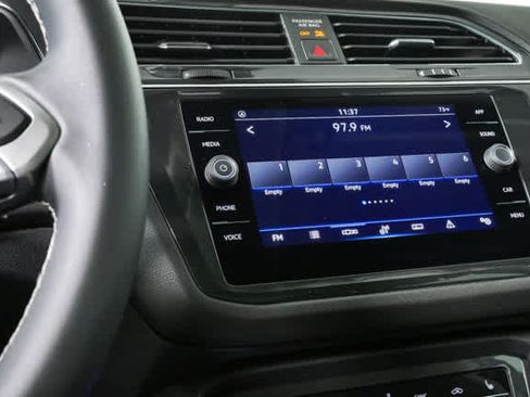 Certified 2023 Volkswagen Tiguan SE w/ Panoramic Sunroof Package FWD image 15
