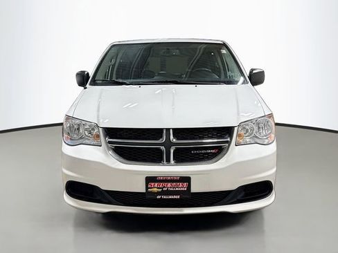 Used 2017 Dodge Grand Caravan SE w/ UConnect Hands-Free Group image 3