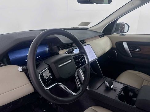 Used 2025 Land Rover Discovery Sport S image 9