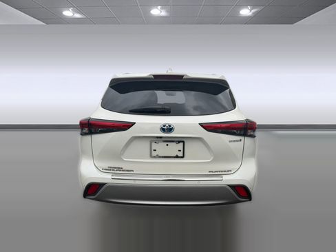 Used 2021 Toyota Highlander Platinum image 10