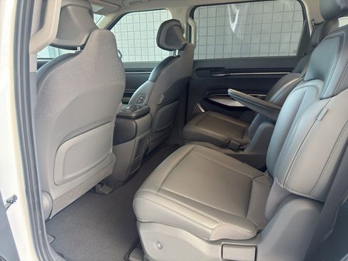 Used 2024 Kia EV9 Light Long Range RWD image 10