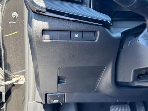 Used 2025 Nissan Kicks SR AWD/4WD image 23