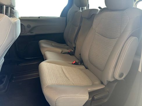 Used 2023 Toyota Sienna LE FWD image 13