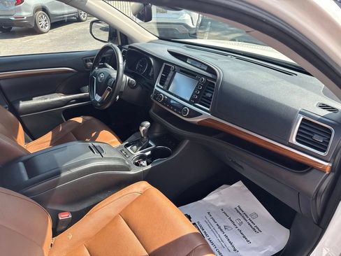 Used 2018 Toyota Highlander Limited AWD/4WD image 36
