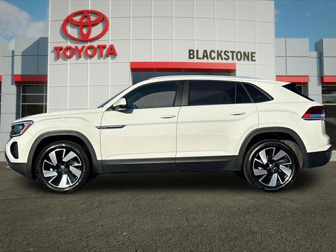 Used 2025 Volkswagen Atlas Cross Sport SE image 6