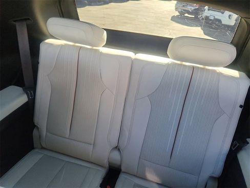 Certified 2026 Cadillac Vistiq Sport image 21