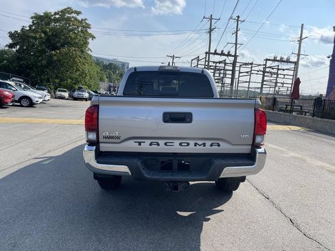 Used 2019 Toyota Tacoma SR5 AWD/4WD image 4