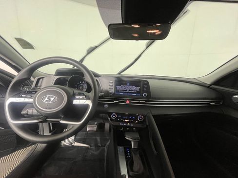 Used 2023 Hyundai Elantra SEL image 18