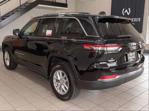 Used 2023 Jeep Grand Cherokee Laredo w/ Luxury Tech Group I AWD/4WD image 19