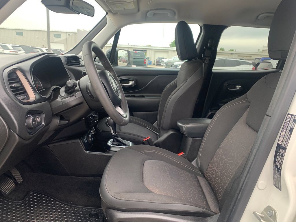 Used 2023 Jeep Renegade Latitude AWD/4WD image 15