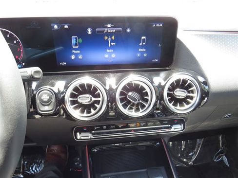 Used 2025 Mercedes-Benz GLA 250 4MATIC image 14