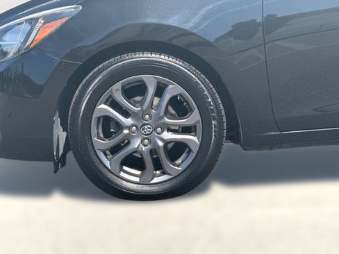 Used 2019 Toyota Yaris LE image 12