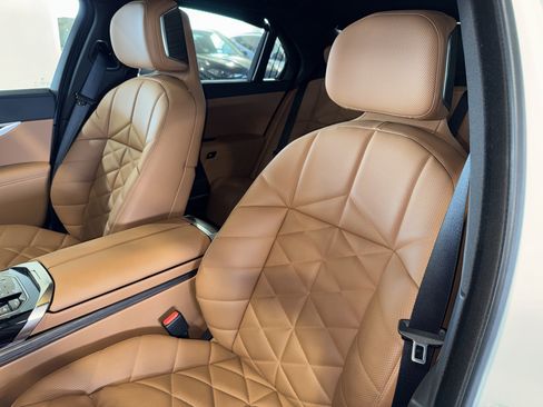 Used 2025 BMW 740i xDrive image 35