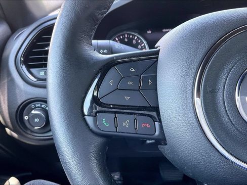 Used 2022 Jeep Renegade Altitude w/ Convenience Group AWD/4WD image 18