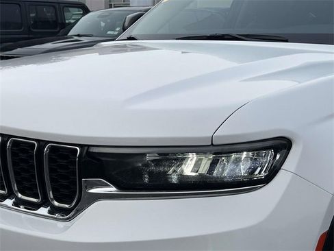 Certified 2023 Jeep Grand Cherokee Limited image 7
