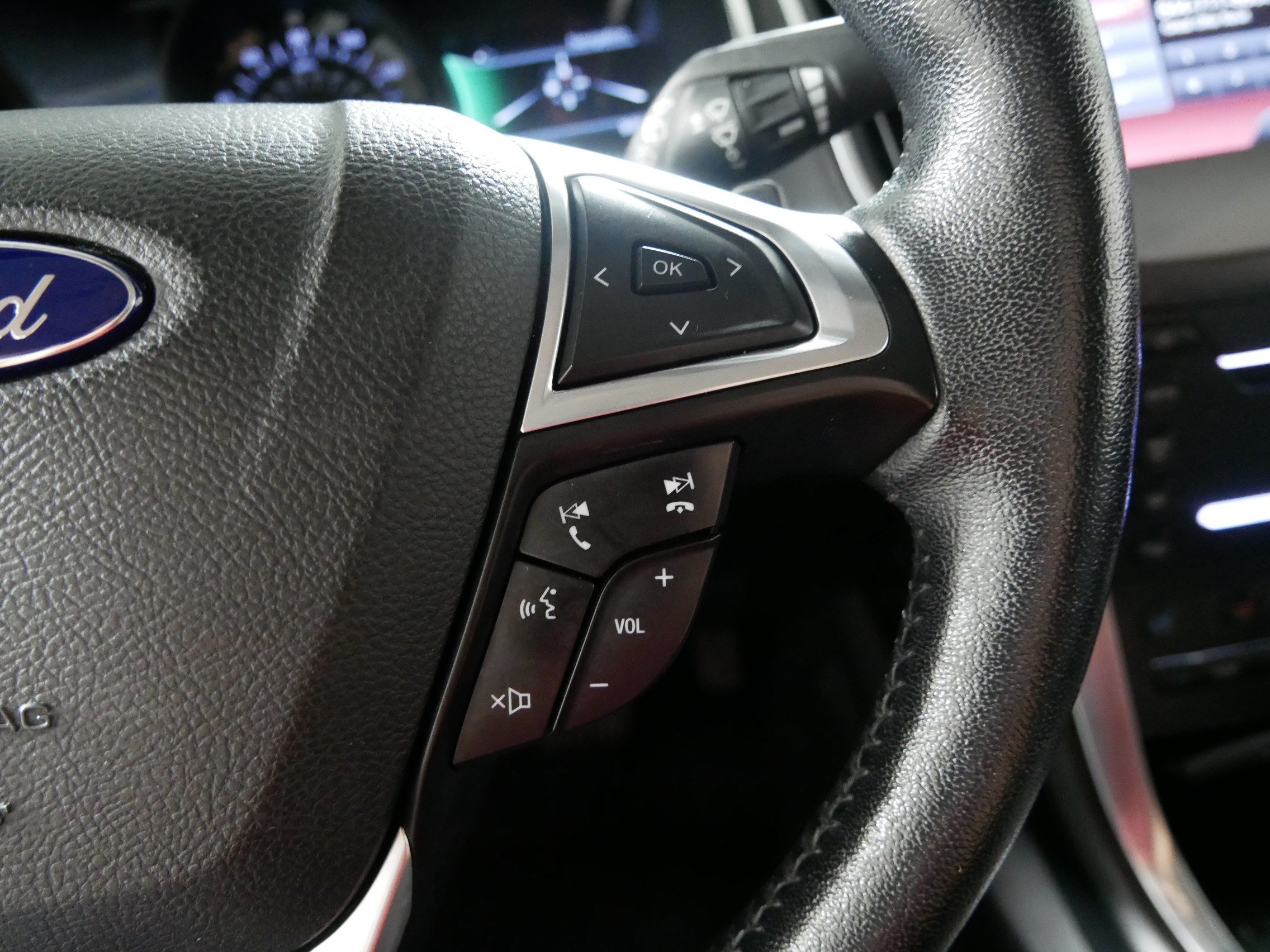 Used 2015 Ford Edge Titanium w/ Equipment Group 301A FWD image 28