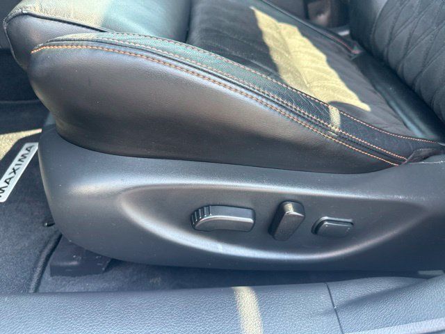 Used 2023 Nissan Maxima SR w/ Sport Mat Group FWD image 15