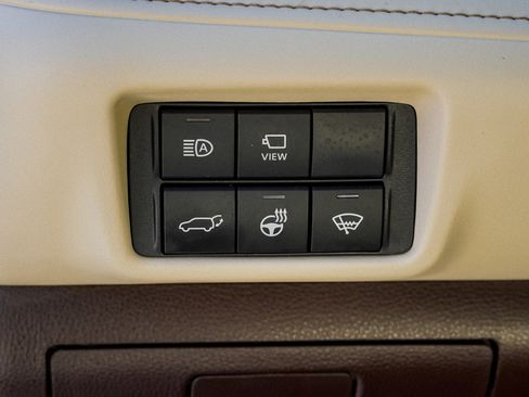 Used 2022 Toyota Highlander Platinum AWD/4WD image 18