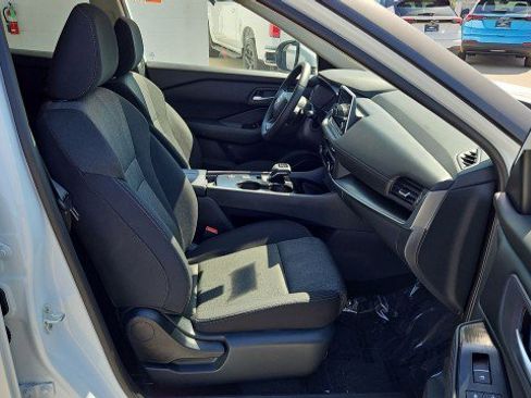 Used 2025 Nissan Rogue SV FWD image 27