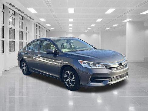Used 2017 Honda Accord LX image 3
