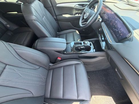 Used 2025 Buick Envision Avenir AWD/4WD image 10