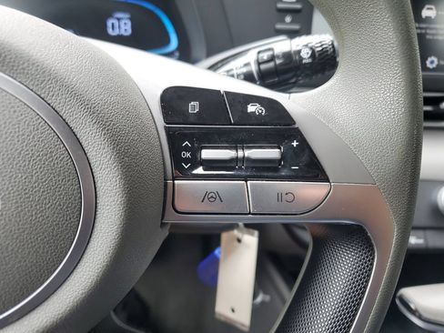 Used 2025 Hyundai Elantra SE FWD image 21