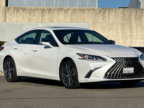 Used 2023 Lexus ES 300h w/ Premium Package image 5