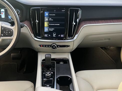 Used 2022 Volvo S60 B5 Momentum image 33