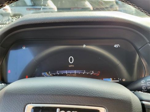 Used 2023 Jeep Grand Cherokee L Laredo image 26