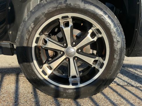 Used 2013 Chevrolet Avalanche LTZ image 21