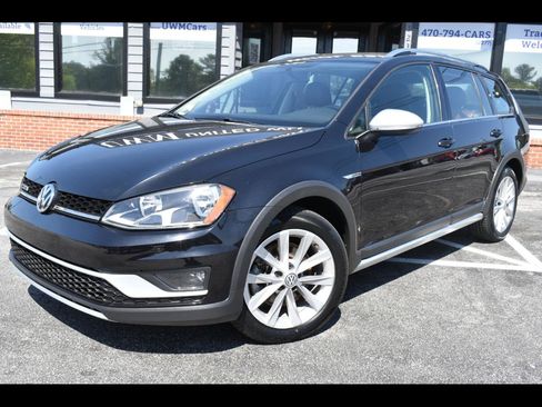 Used 2017 Volkswagen Golf Alltrack S image 1
