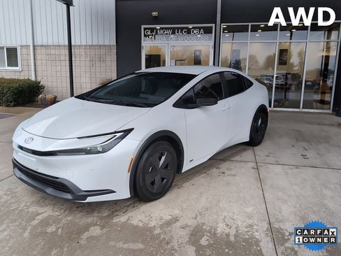 Used 2025 Toyota Prius LE image 1