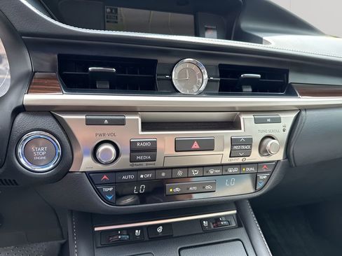 Used 2017 Lexus ES 350 w/ Navigation System Package image 36