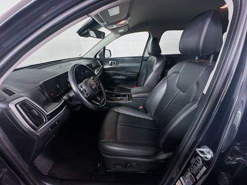 Used 2024 Kia Sorento S image 13