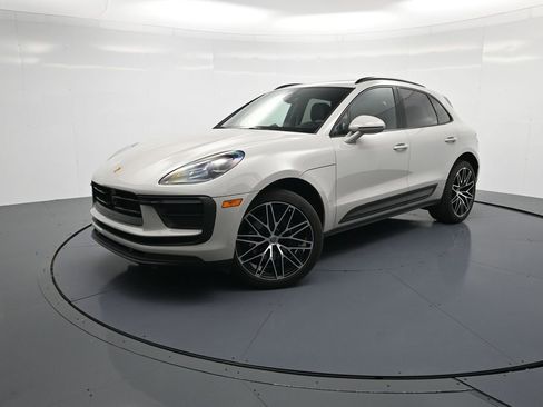 Certified 2023 Porsche Macan AWD/4WD image 28