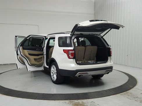 Used 2017 Ford Explorer XLT w/ Equipment Group 202A FWD image 14