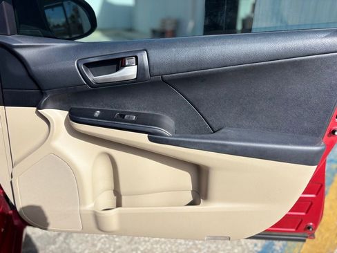 Used 2013 Toyota Camry L image 11