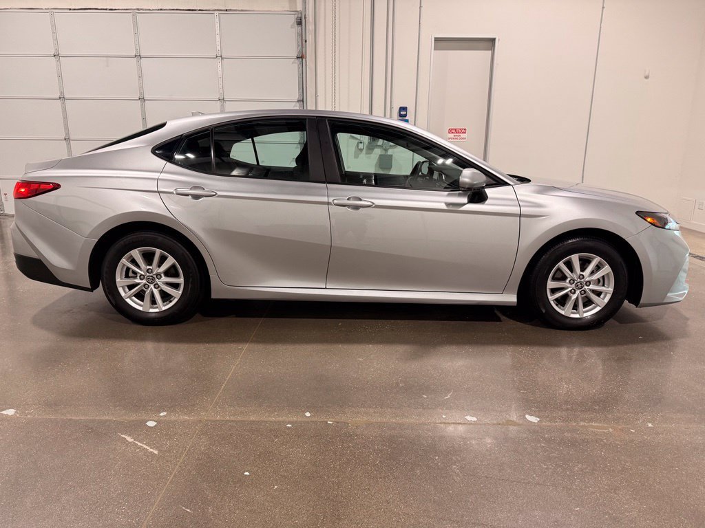Used 2025 Toyota Camry LE FWD image 4