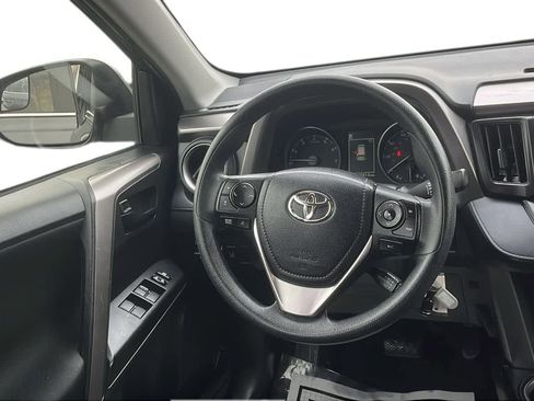 Used 2018 Toyota RAV4 LE image 27