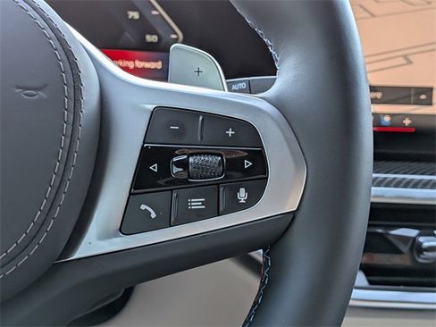 Used 2025 BMW X7 M60i w/ Executive Package image 32