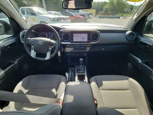 Used 2022 Toyota Tacoma SR5 w/ Technology Package RWD image 2